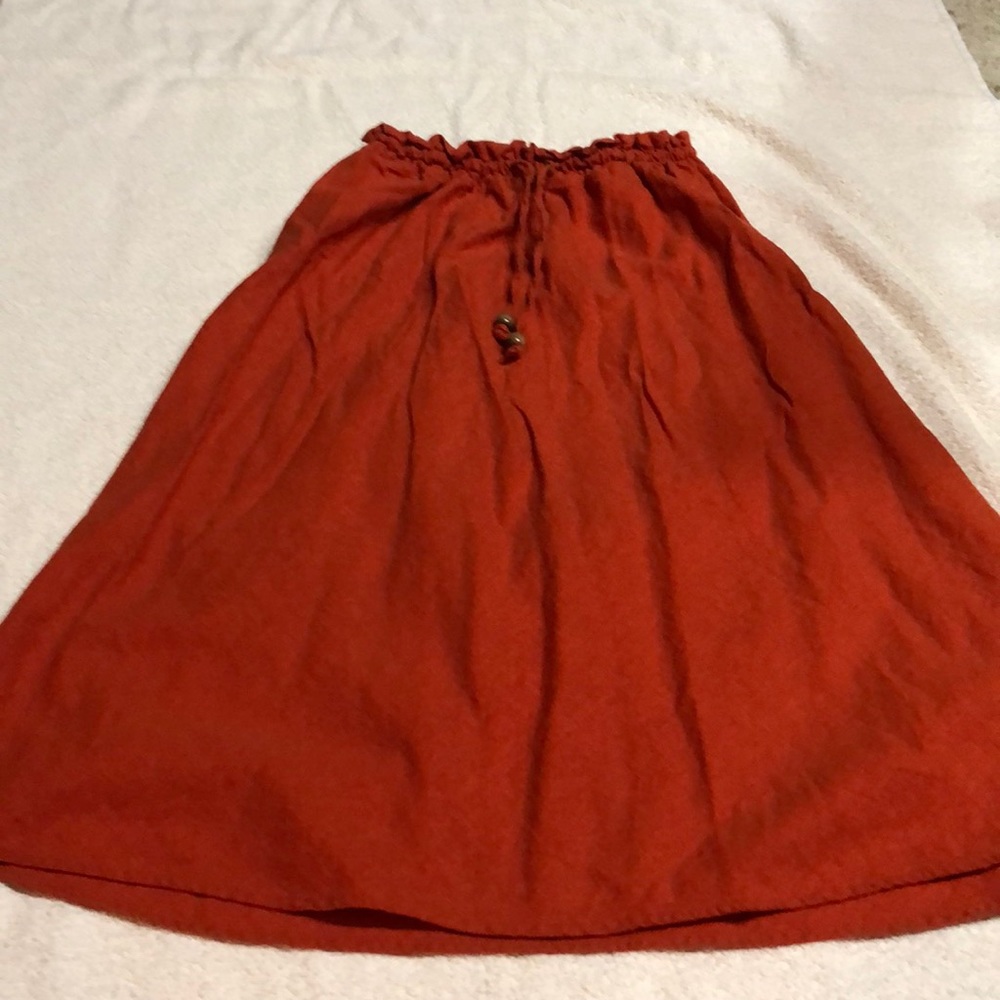 Cute orange linen skirt!